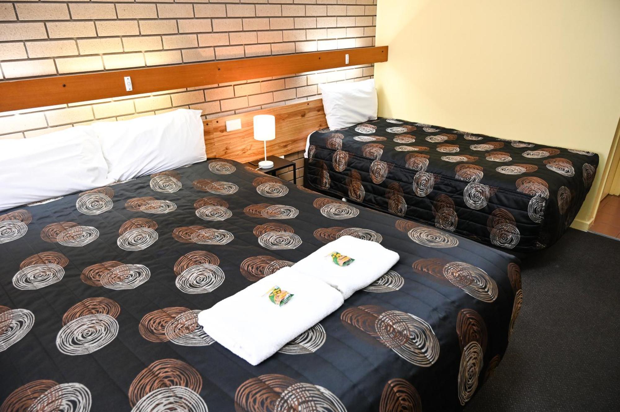 Holbrook Town Centre Motor Inn Eksteriør billede