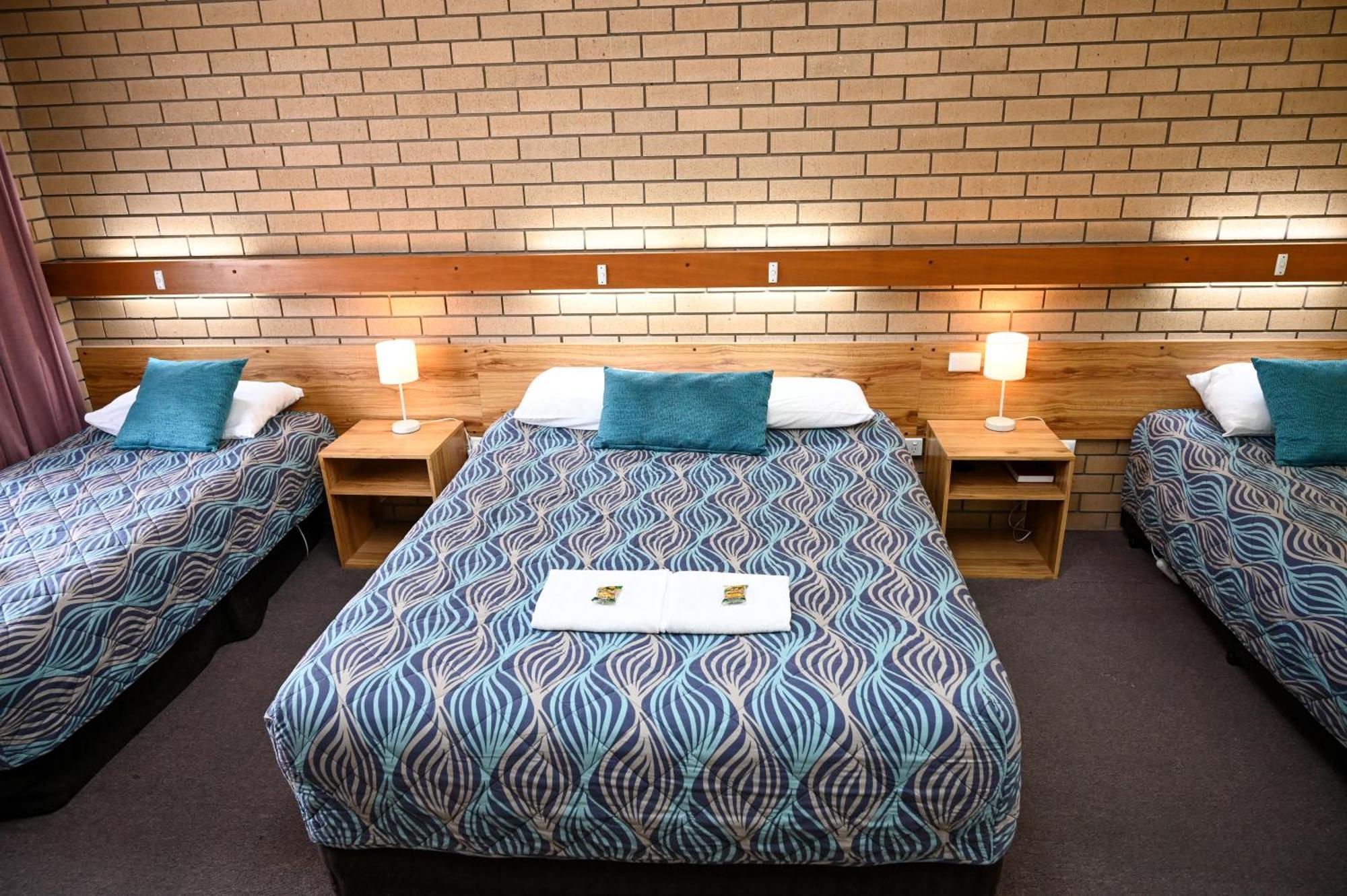 Holbrook Town Centre Motor Inn Eksteriør billede