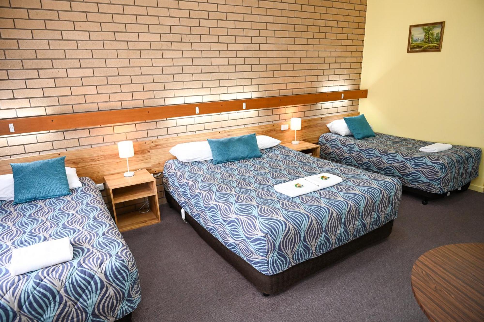 Holbrook Town Centre Motor Inn Eksteriør billede