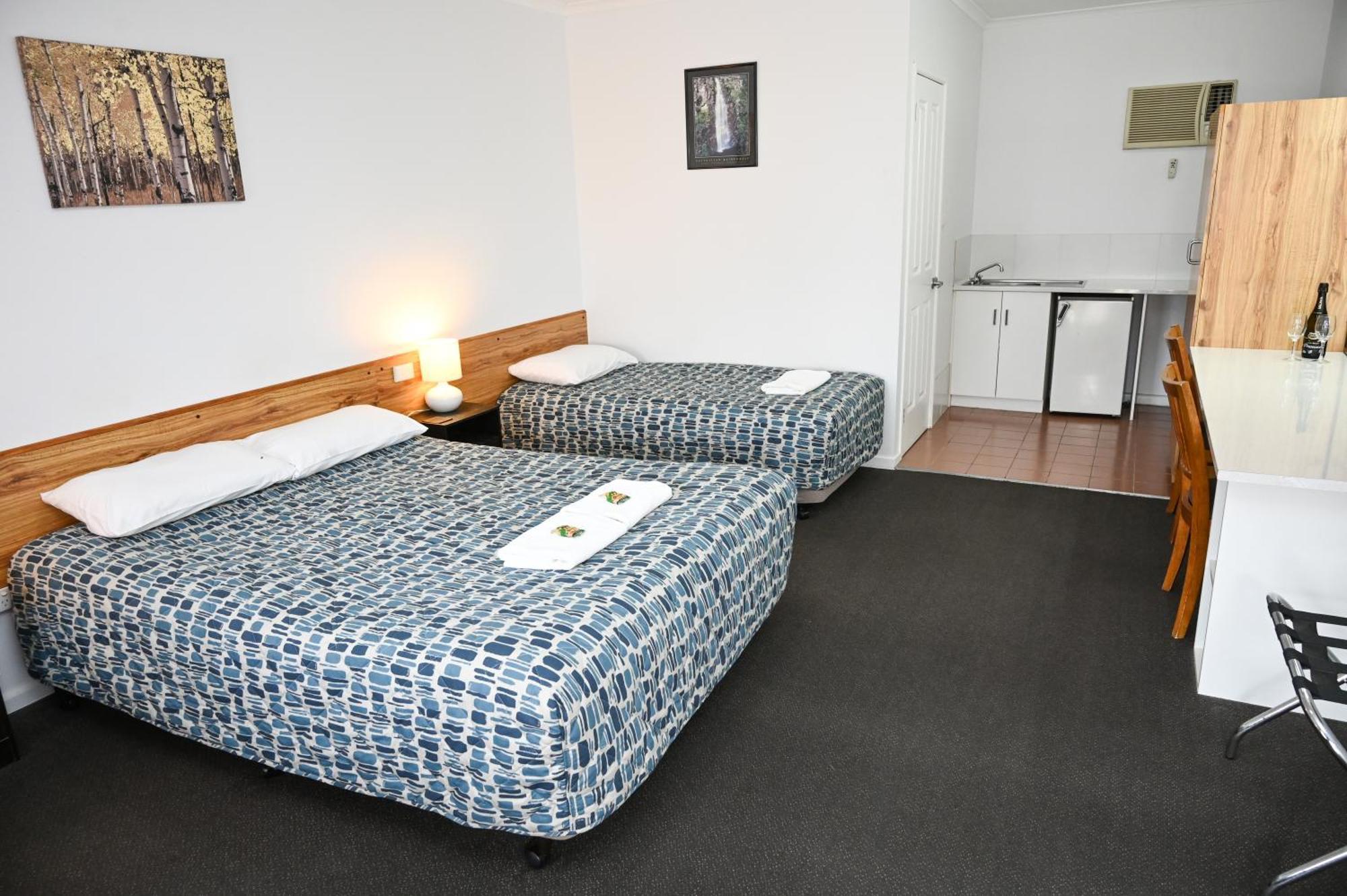 Holbrook Town Centre Motor Inn Eksteriør billede