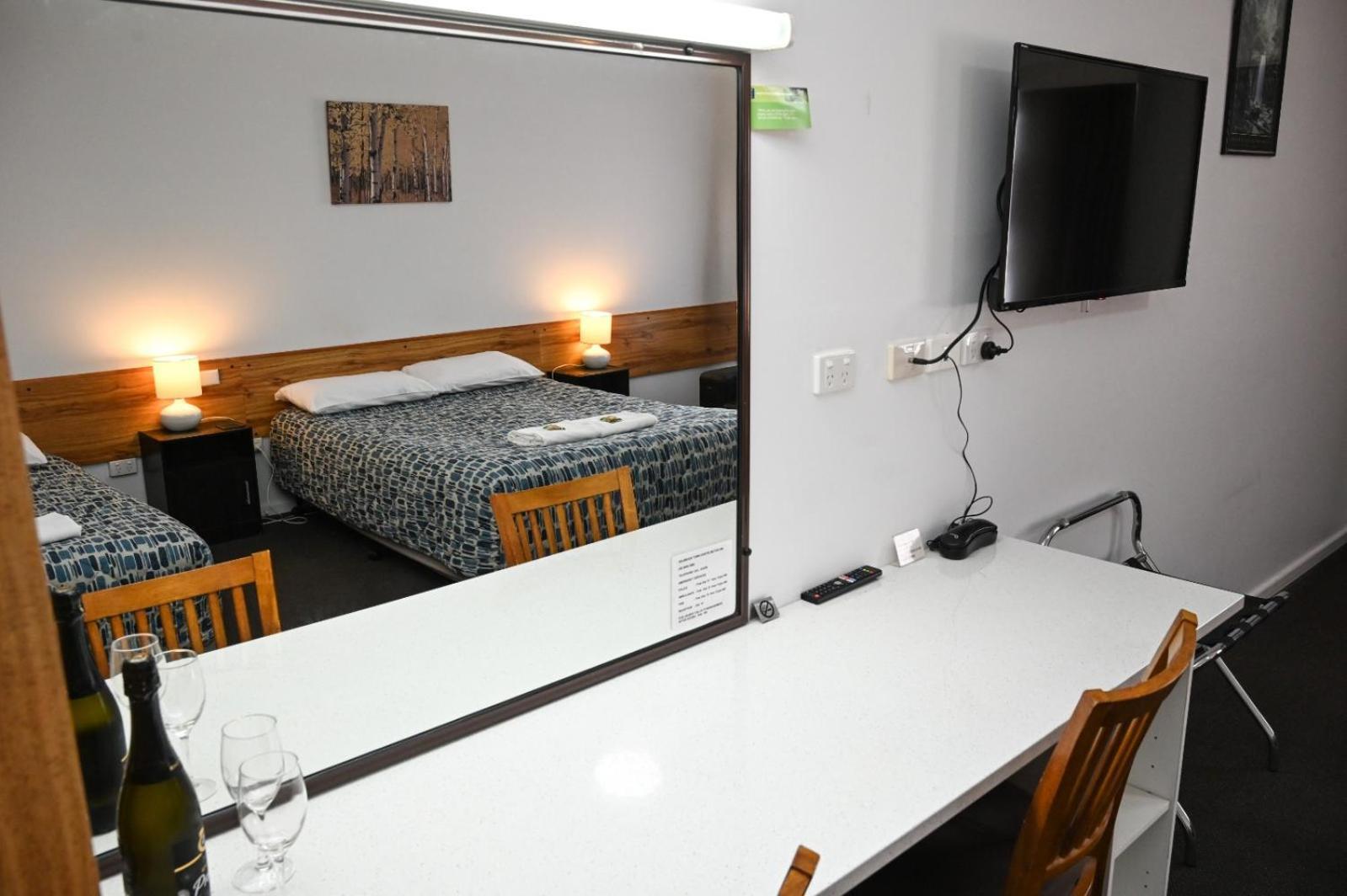 Holbrook Town Centre Motor Inn Eksteriør billede